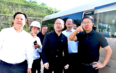 宜賓市南溪區(qū)委書記、南溪經開區(qū)黨工委書記劉剛率隊調研遠東宜賓智能產業(yè)園