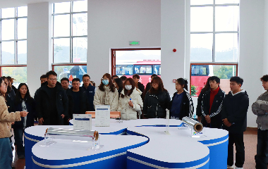 南溪區(qū)就業(yè)中心攜見(jiàn)習(xí)提能人員到訪(fǎng)遠(yuǎn)東股份宜賓智能產(chǎn)業(yè)園?