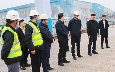 南溪經(jīng)開(kāi)區(qū)黨工委副書(shū)記、管委會(huì)主任李勇一行蒞臨遠(yuǎn)東股份宜賓智能產(chǎn)業(yè)園調(diào)研指導(dǎo)
